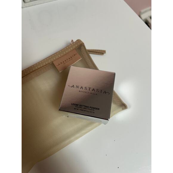 Anastasia Beverly Hills Loose Powder W/ Bag - Picture 2 of 3